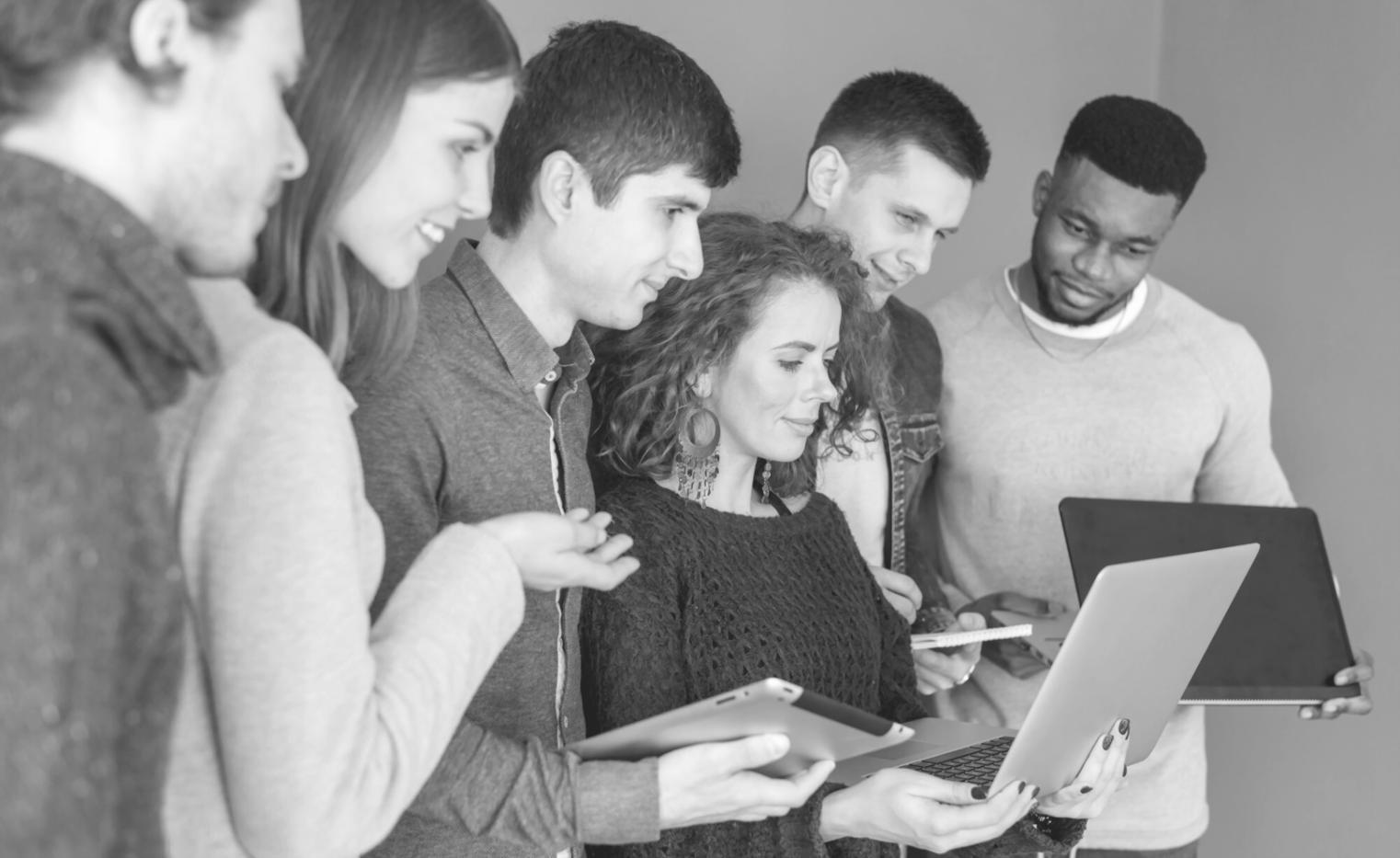 Professionelle Eventplanung und Budgetberatung im modernen Büro